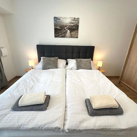 2 Room Apartment, New Building, Balcony, 208 Rovinka エクステリア 写真